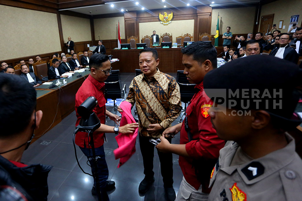 Eks Jampidsus Febrie Adriansyah Jalani Sidang Perdana Kasus TPPU di Tipikor Jakarta