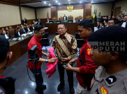 Eks Jampidsus Febrie Adriansyah Jalani Sidang Perdana Kasus TPPU di Tipikor Jakarta