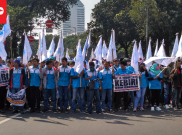Ribuan Buruh Penuhi Patung Kuda