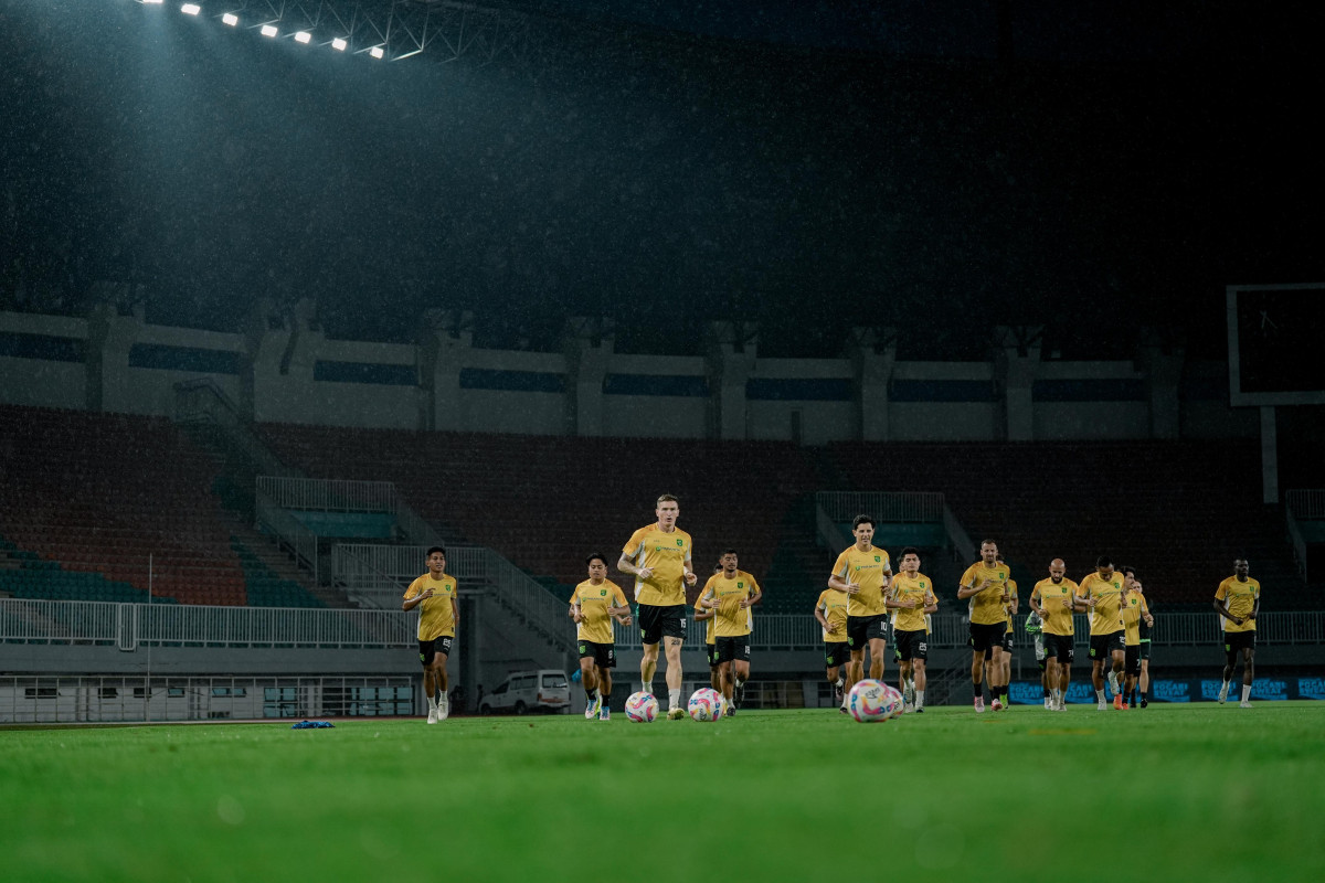 Kiper Persebaya Ernando Ari Sadar Dewa United FC Lawan yang Kuat