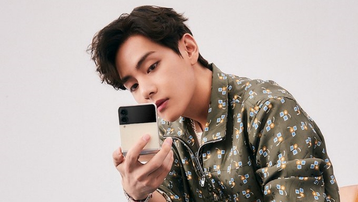 V, si tampan satu ini berzodiak Capicorn. (Foto: Twitter/@SamsungMobile)