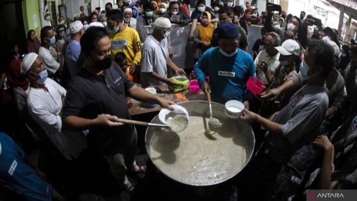 Merindukan Tradisi Pembagian Bubur Samin di Jayengan 