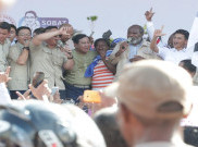 Jelang Kampanye Akbar di GBK, Massa Prabowo Sempatkan 'Nge-Jam'