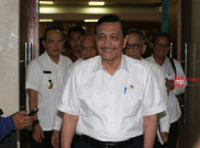   Luhut Pastikan Layanan KRL Tidak Akan Dihentikan 