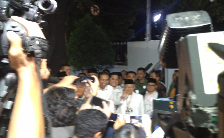 Jokowi-Ma'ruf Amin tiba di Kantor KPU Pusat