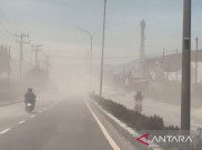 Kota Berastagi Diselimuti Hujan Abu Vulkanik Gunung Sinabung