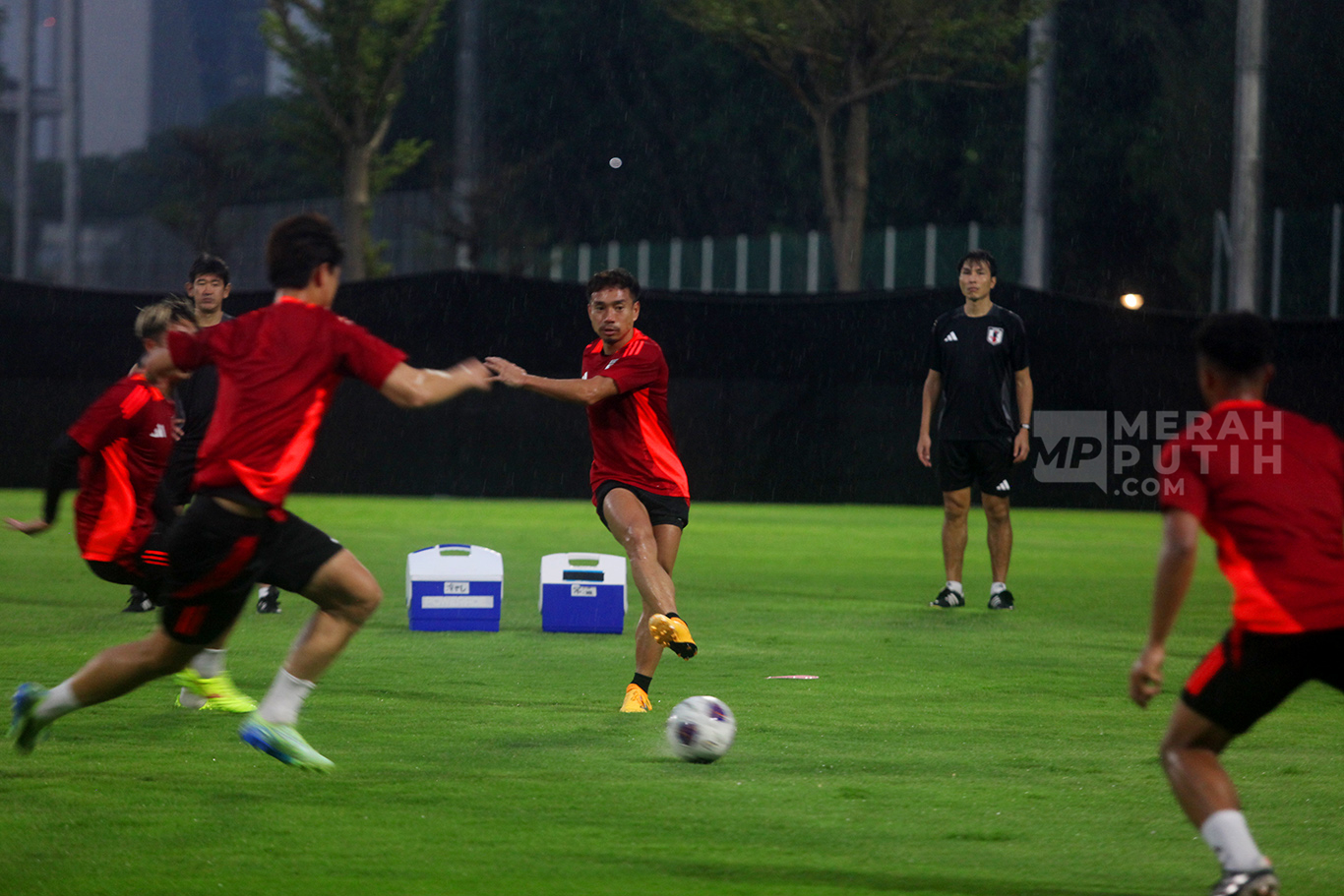 Latihan Punggawa Timnas Jepang di Lapangan A GBK Jelang Laga Kontra Indonesia