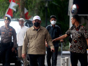 Terjaring OTT, Bupati Kolaka Timur Abdul Azis Bungkam saat Tiba di Markas KPK