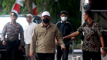 Terjerat OTT Bupati Kolaka Timur Abdul Azis Tiba di Gedung Merah Putih KPK