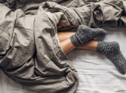 Manfaat Tidur Menggunakan Kaus Kaki