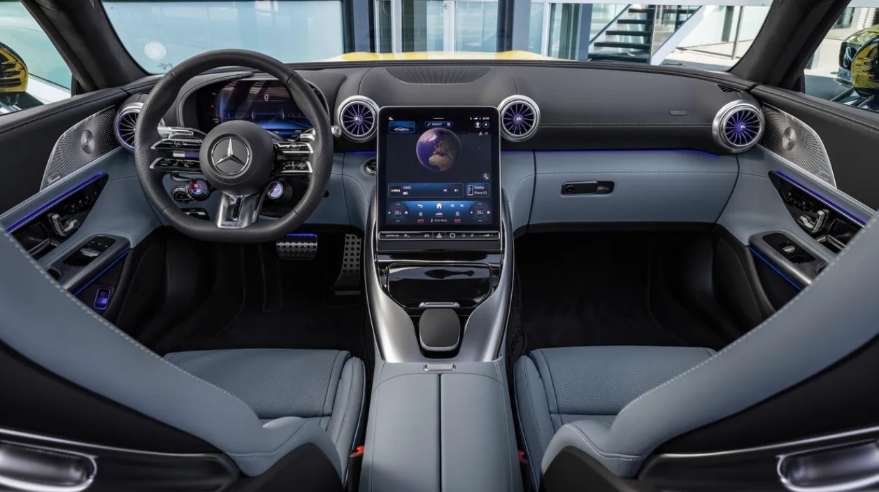 Mercedes AMG GT43 dibanderol kurang dari Rp 2,1 miliar. (Foto: Mercedes-AMG)
