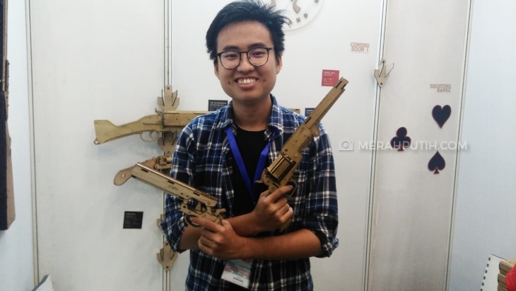 Uniknya Mainan Pistol Karet dari Triplek