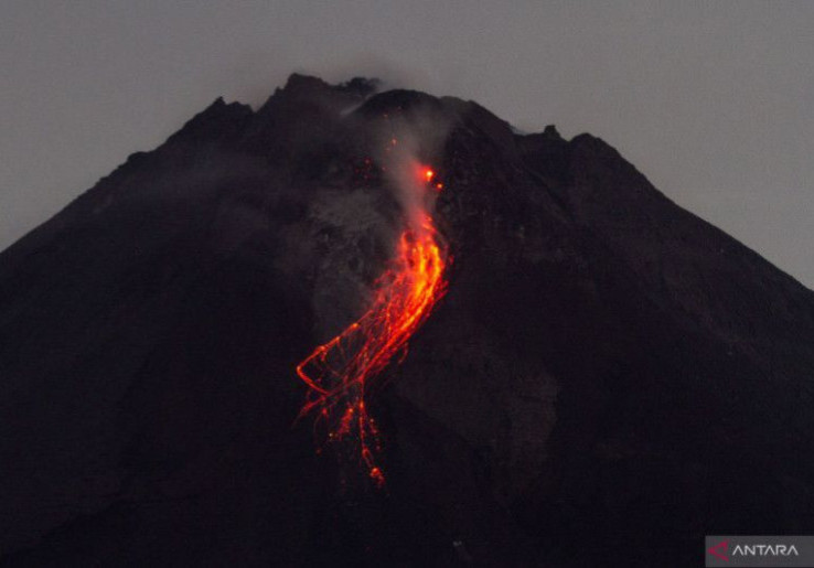 Gunung Merapi Keluarkan 23 Guguran Lava Pijar Sejak Pagi Hari