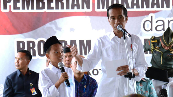 Presiden Jokowi Berikan PMT dan PKH di Tasikmalaya