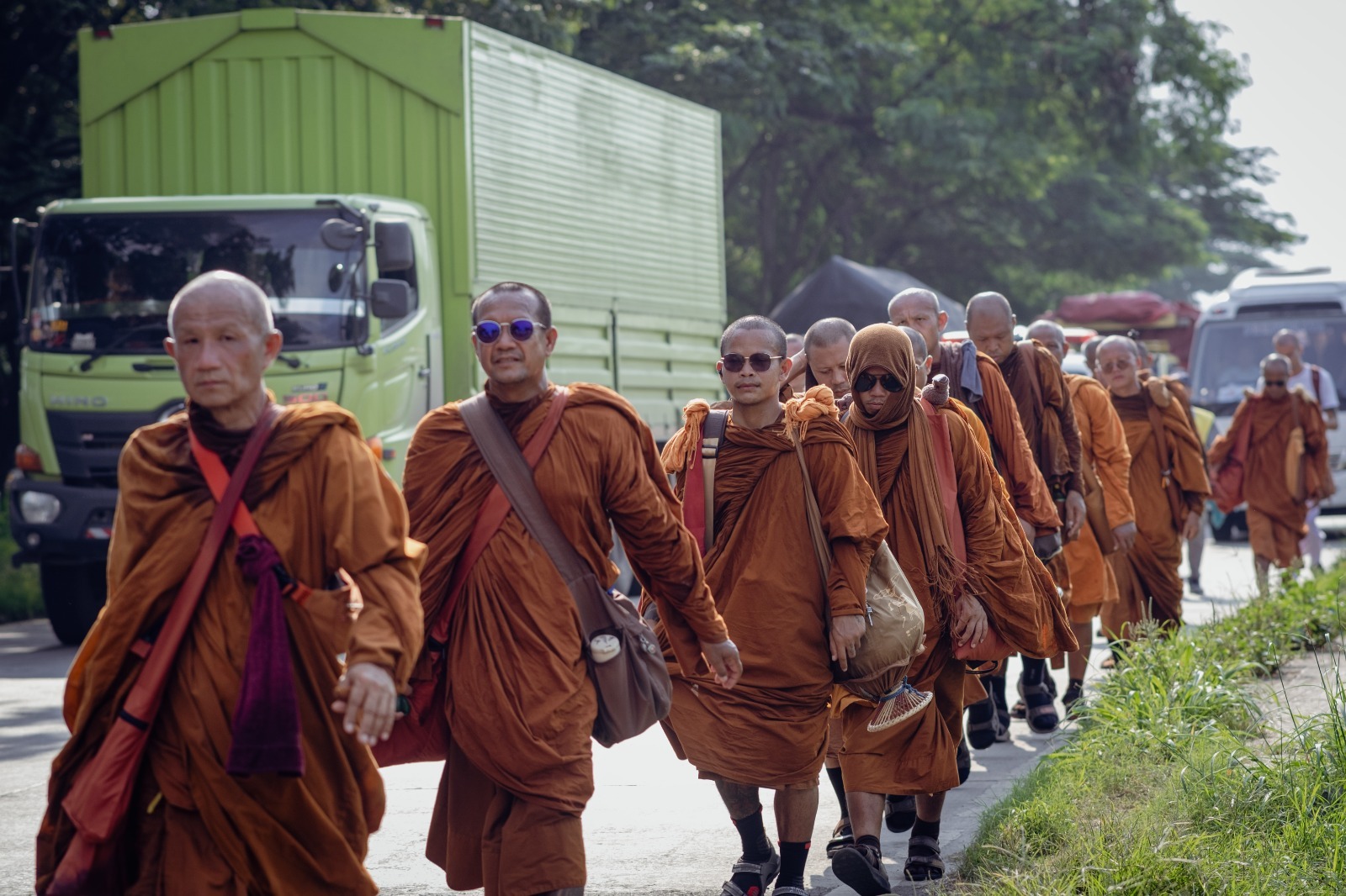 Jelang Hari Raya Waisak, Bhikkhu Thudong yang Jalan Kaki ke Borobudur Mampir di Vihara Dhamma Sundara, Solo