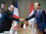 Jokowi dan Hollande Berbincang Santai di Beranda Istana 