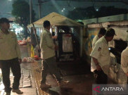 Satpol PP Grebek Lokasi Diduga Prostitusi di Balik Tembok Rel Jatinegara, 3 Wanita dan Miras Diamankan!