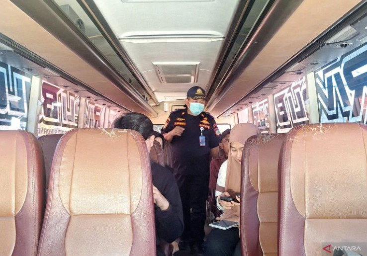 Ramp Check Terminal Lebak Bulus: Bus Mudik Tanpa Pemecah Kaca, Sopir Malah Pasang Kursi Tambahan