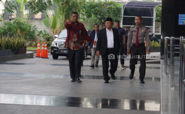 Bupati Sidoarjo Saiful Ilah jadi tersangka suap proyek infrastruktur
