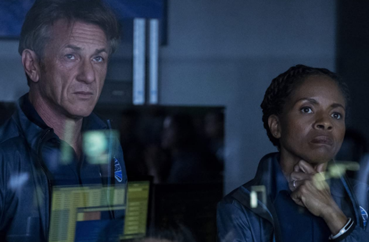 Sean Penn dan LisaGay Hamilton pada film The First (2018). (Foto: IMDb)