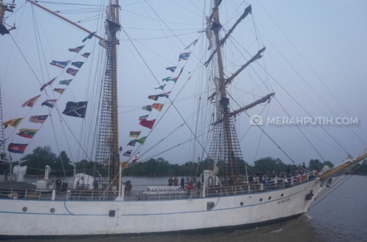 Tiang KRI Dewaruci Patah Saat Arungi Laut Selatan Australia