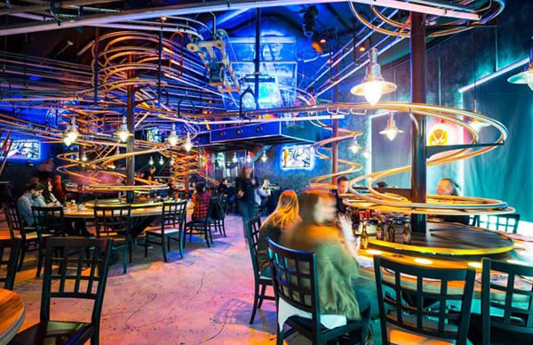 Restoran dengan Rollercoaster (dailymail.co.uk)