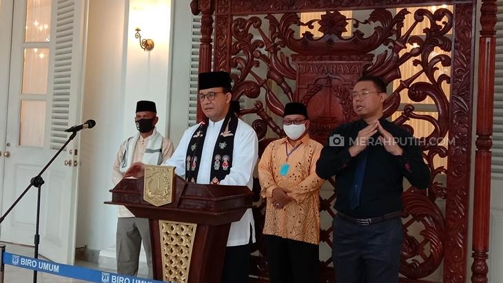 Anies Minta Pengumandang Takbiran di Masjid Hanya Lima Orang