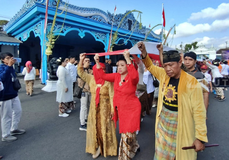 Sumpah Pemuda, Ratusan Prajurit Keraton Bentangkan Bendera Merah Putih 1.000 Meter