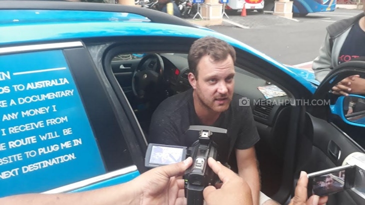 Kampanyekan Mobil Listrik, Pria Ini Kendarai Mobilnya Lewati Dua Benua