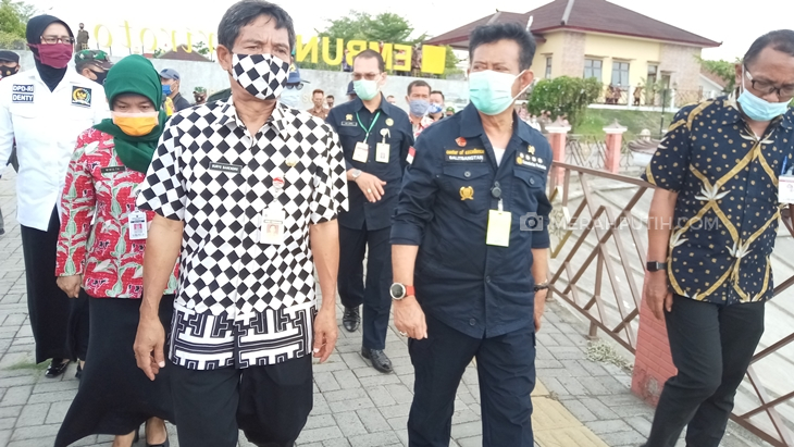 Menteri Pertanian Syahrul Yasin Limpo (tengah-depan) meninjau embung Giriroto di Boyolali, Jawa Tengah, Kamis (15/10). (MP/Ismail)