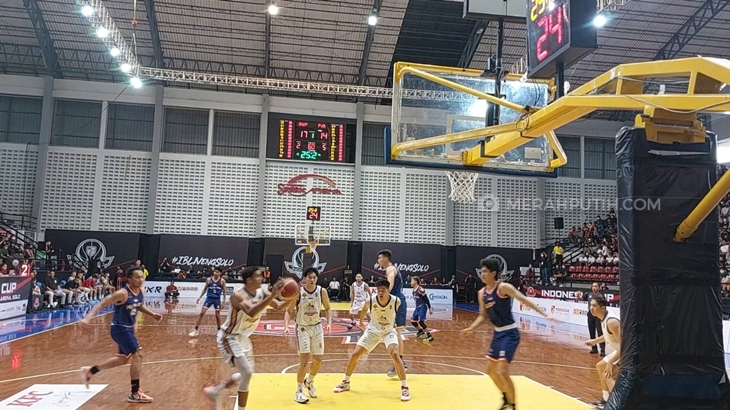 Laga final IBL Imdonesia Cup 2022 antara Pelita Jaya vs Satria Muda Pertamina di GOR Sritex Arena, Solo, Jawa Tengah, Minggu (13/11). (MP/Ismail)