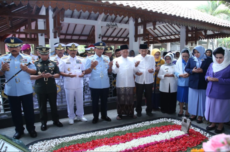 Jelang HUT TNI, Marsekal Hadi Berziarah ke Makam Panglima Besar Jenderal Soedirman