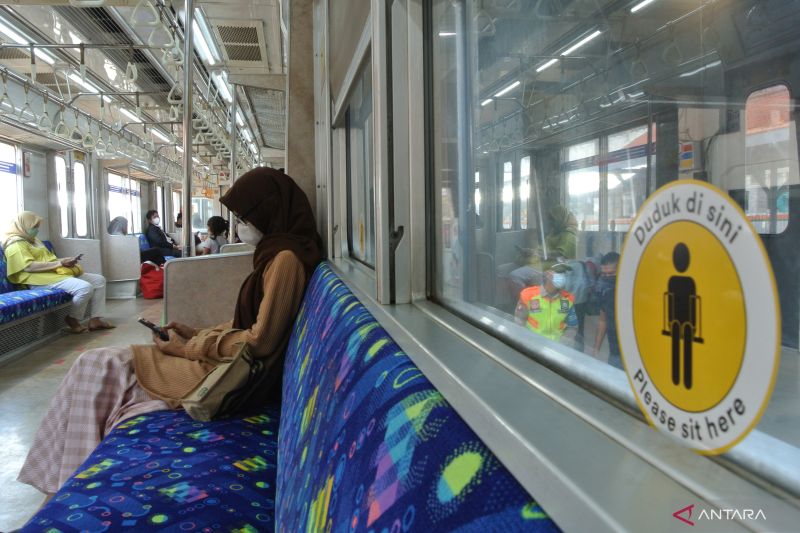 Jam Operasional KRL Ditambah, Penumpang Boleh Berbuka Puasa di Kereta