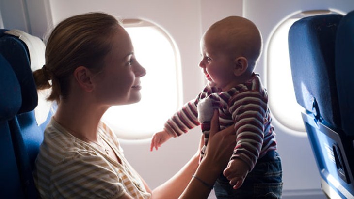 Penting! Yuk Kenali Aturan Tiket Pesawat Untuk Bayi