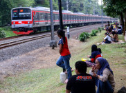 KRL Relasi Cikarang-Duri Runtuh Akibat Kebakaran di Tanah Abang, Buruh Ibu Kota Terancam Telat Massal