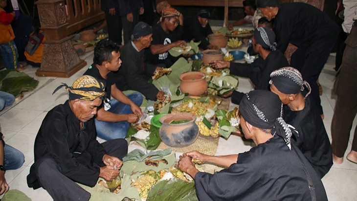 Mengenal Upacara Adat Brokohan