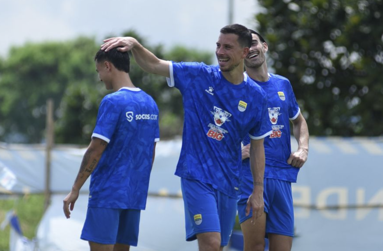 4 Rekrutan Anyar Termasuk Thom Haye dan Eliano Reijnders Berpeluang Tampil saat Persib Vs Persebaya, Bojan Hodak Enggan Berekspektasi Tinggi