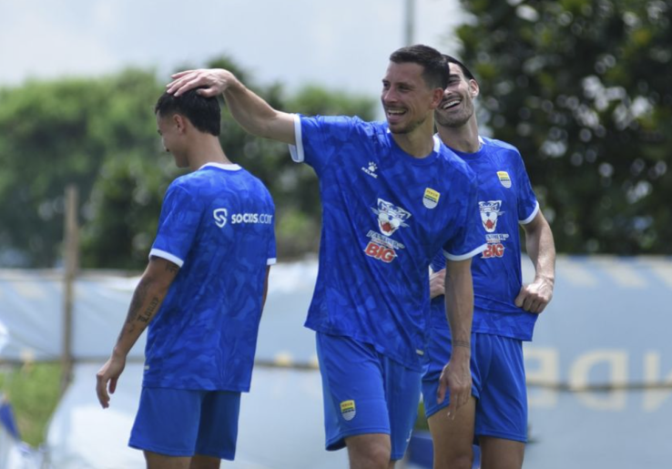 Thom Haye Tanggapi Kritik Bobotoh di Media Sosial soal Performanya bersama Persib
