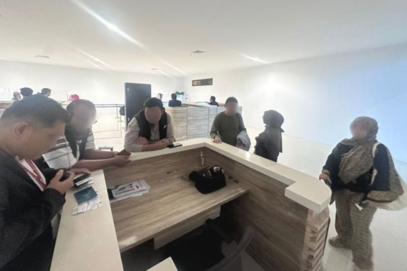 6 Warga Ngotot Berhaji Pakai Visa Kunjungan dan Kerja, Digagalkan di Bandara Yogyakarta