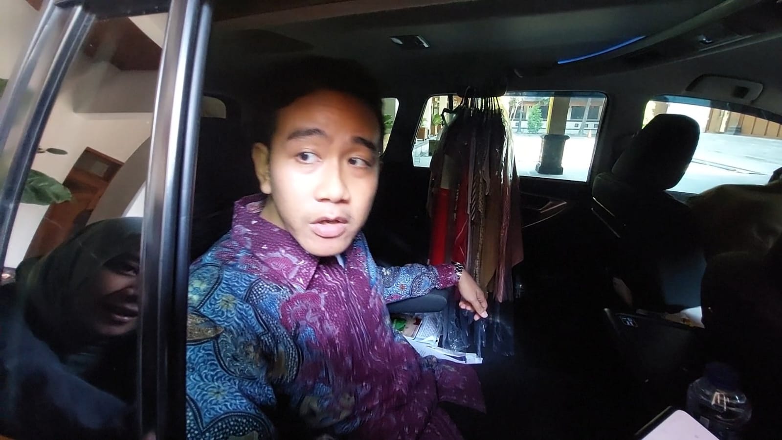 Beredar Kabar Urus SKCK di Polda Jateng, Gibran: Saya Masih Ngantor
