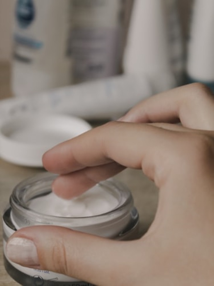 Bahan skincare yang berbahaya untuk kulit kering (Foto: Unsplash Anastasiaa Ostapovych)