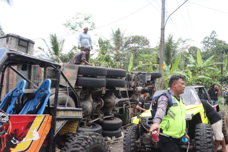 Tabrakan Tronton Maut di Jalan Raya Magelang, 11 Orang Tewas