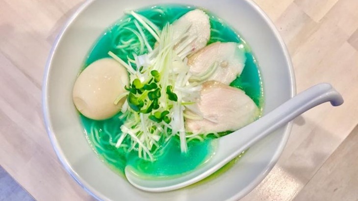 Mengenal Sup Biru, si Lezat Unik dan Instagramable