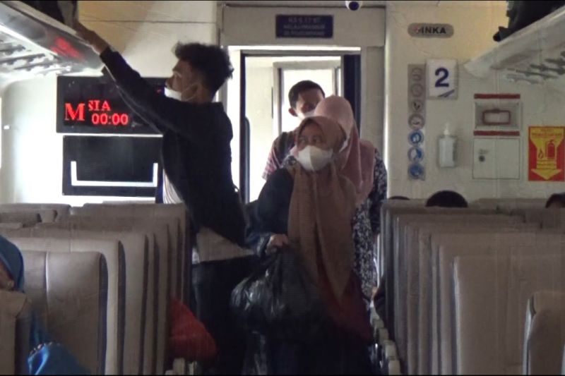 Aturan Baru Naik Kereta: Anak Usia 6-17 Tahun Tak Perlu Tes COVID-19