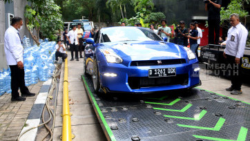 Deretan Kendaraan Sitaan kasus K3 Kemnaker dipindahkan ke Rupbasan KPK