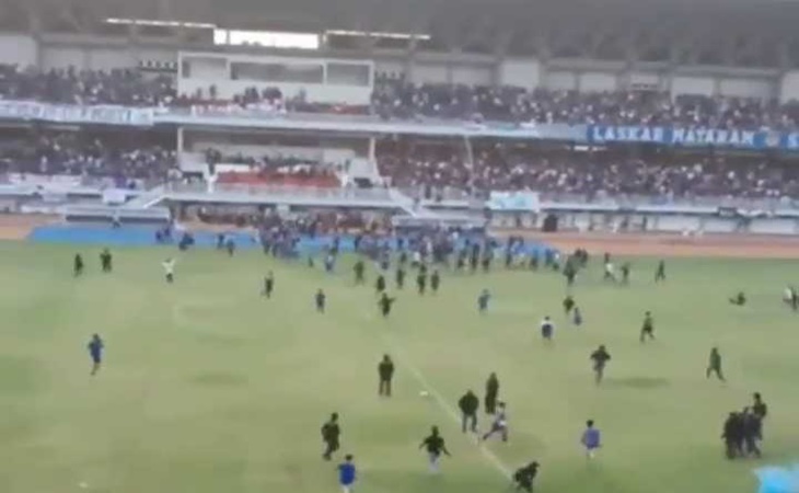 Kerusuhan dalam laga Liga 2 antara PSIM Yogyakarta dan Persis Solo di Stadion Mandala Krida Yogyakarta