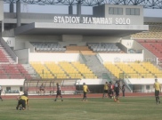 Duel PSMS vs Persija di Stadion Manahan