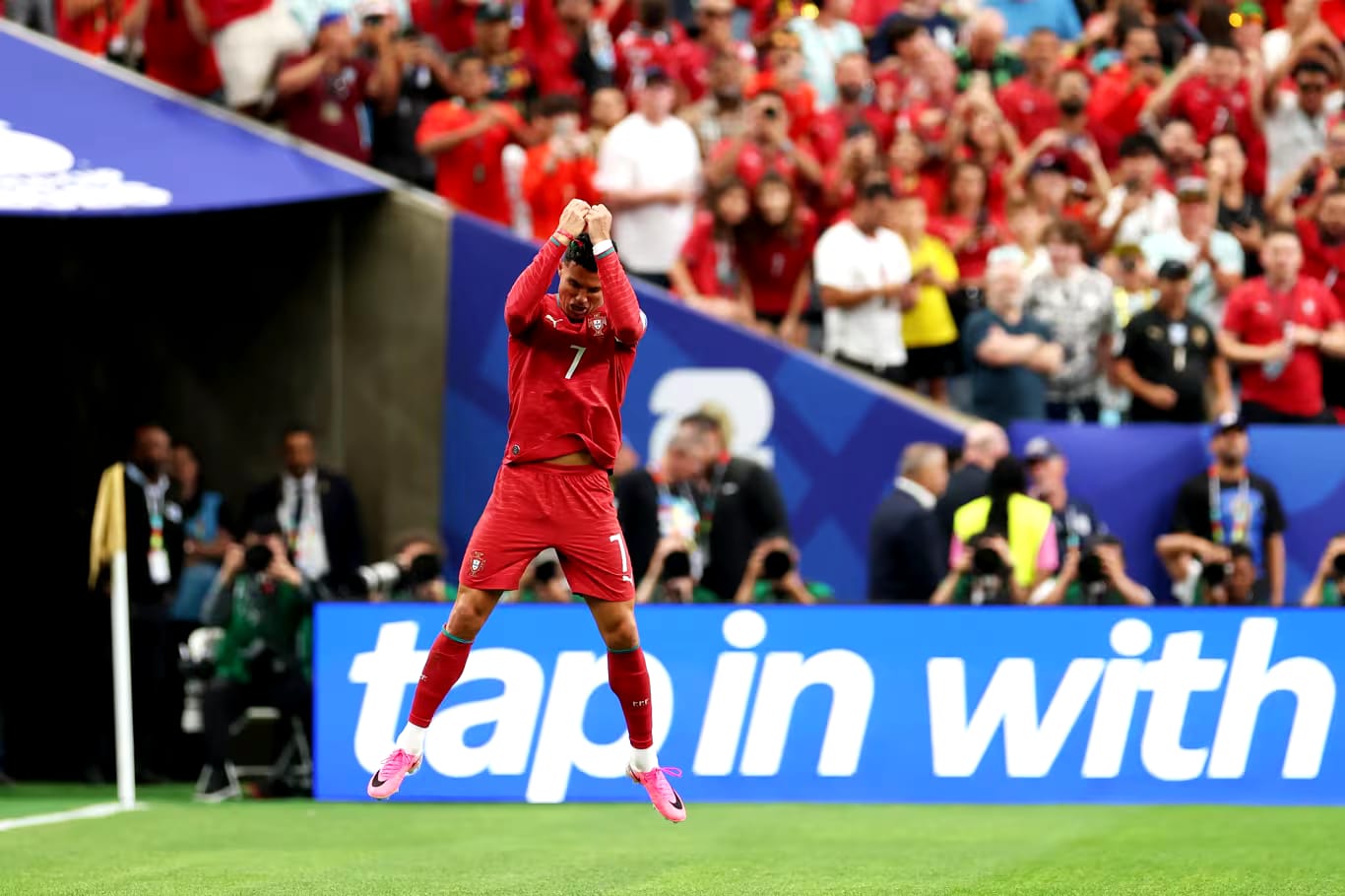 Ada yang Bikin Cristiano Ronaldo Lebih Senang ketimbang Catatkan Sejumlah Rekor Usai Cetak 2 dalam Kemenangan 5-0 Timnas Portugal