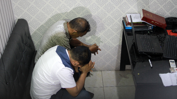 Rampas HP Penjaga Kios, Pelaku Babak Belur