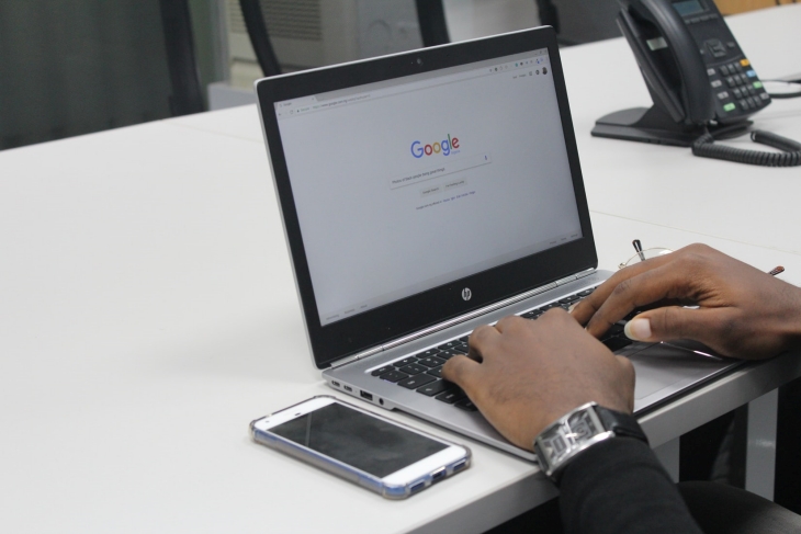 Gunakan akun Google sesekali agar tidak dihapus. (Foto: unsplash.com_dadaben_)